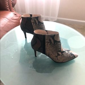 Python print 3-in bootie w/ elastic and zip side.  Dark & light color.